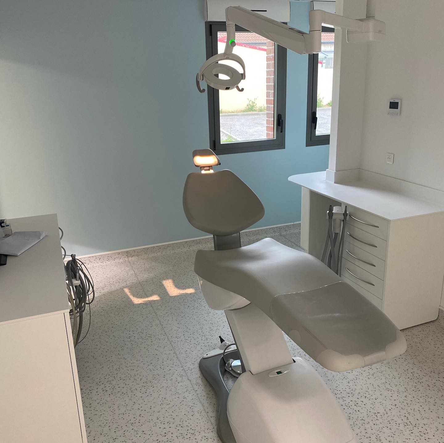 Cabinet orthodontie LIEVIN : Installation fauteuil Tecnodent sting